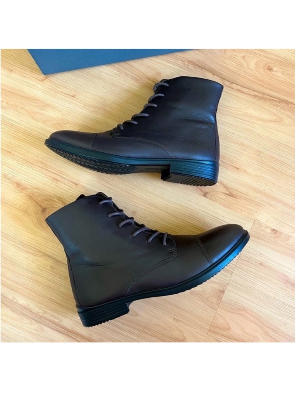 ECCO Women's Touch 15 Lace
Chukka Boots US 6.5 Moka